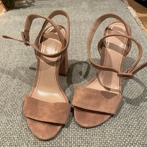 Barney’s neutral suede block heel sandals. Size 6